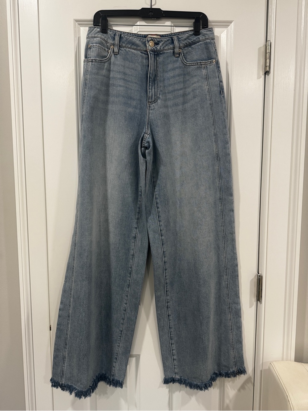Alice + Olivia Light Blue Wide-Leg Frayed-Hem Jeans